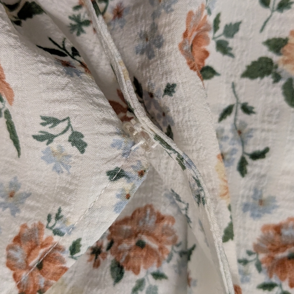 Bloomchic Size 14 Floral Faux Wrap Flutter Sleeve Top EUC - Picture 6 of 6